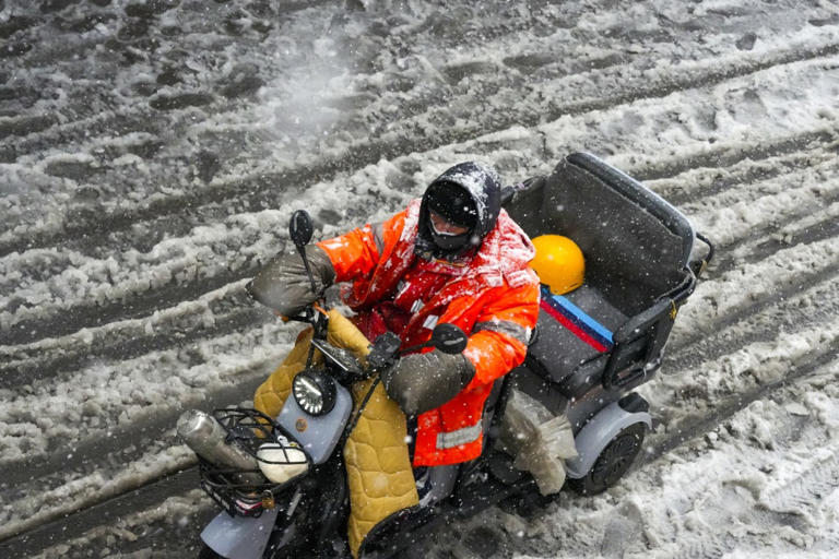 第1现场｜山东暴雪！济南市民机场返程两小时仅行十公里