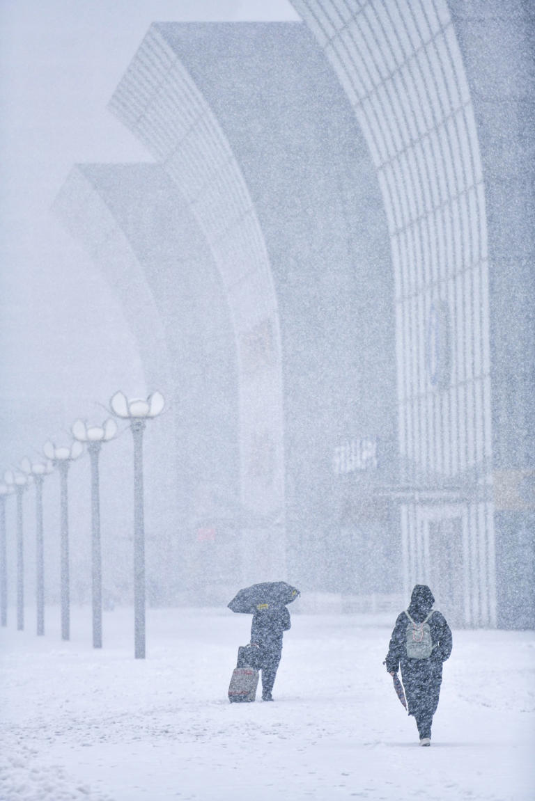 第1现场｜山东暴雪！济南市民机场返程两小时仅行十公里