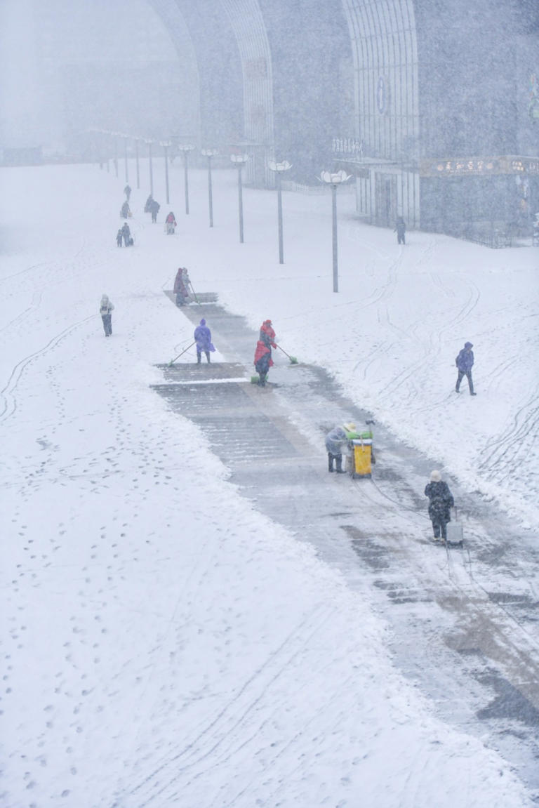 第1现场｜山东暴雪！济南市民机场返程两小时仅行十公里