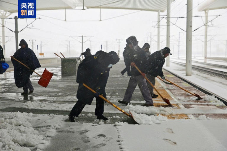 第1现场｜山东暴雪！济南市民机场返程两小时仅行十公里