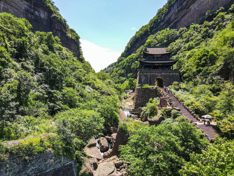 此生必去的天下第一关隘！剑门关旅游攻略，走过剑门关，人生无难关