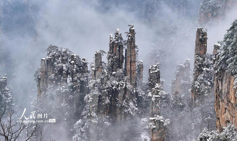 湖南张家界:春雪染峰林 湖南张家界:春雪染峰林