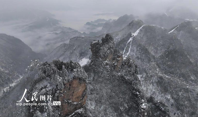 湖南张家界:春雪染峰林 湖南张家界:春雪染峰林