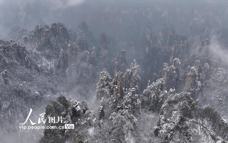湖南张家界:春雪染峰林 湖南张家界:春雪染峰林