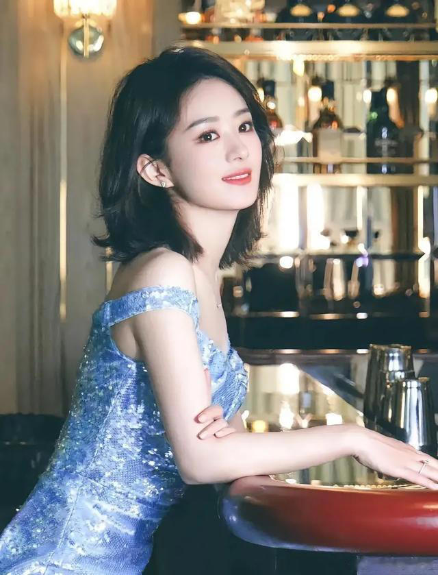 赵丽颖：蓝调夜曲中的璀璨星辰