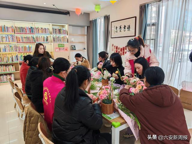 金马社区开展“与花相伴绽放芳华”迎三八妇女节主题插花活动