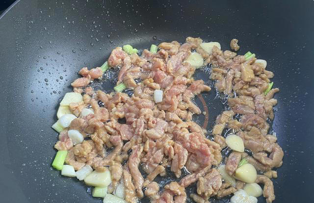 春天遇见这菜敞开吃，天然叶酸高，脆嫩鲜口营养十足，不懂吃真亏