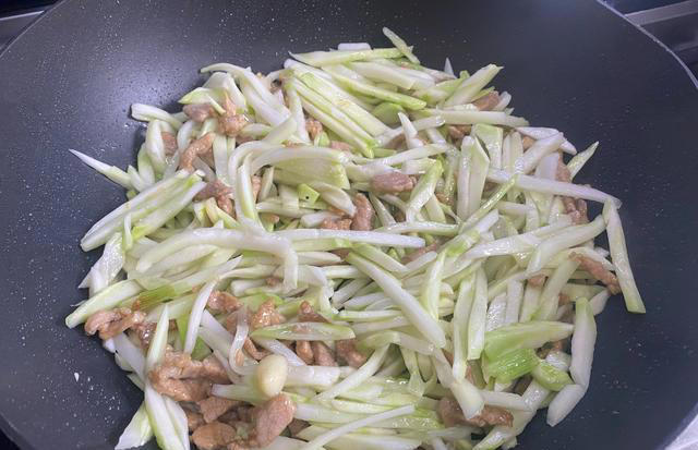 春天遇见这菜敞开吃，天然叶酸高，脆嫩鲜口营养十足，不懂吃真亏