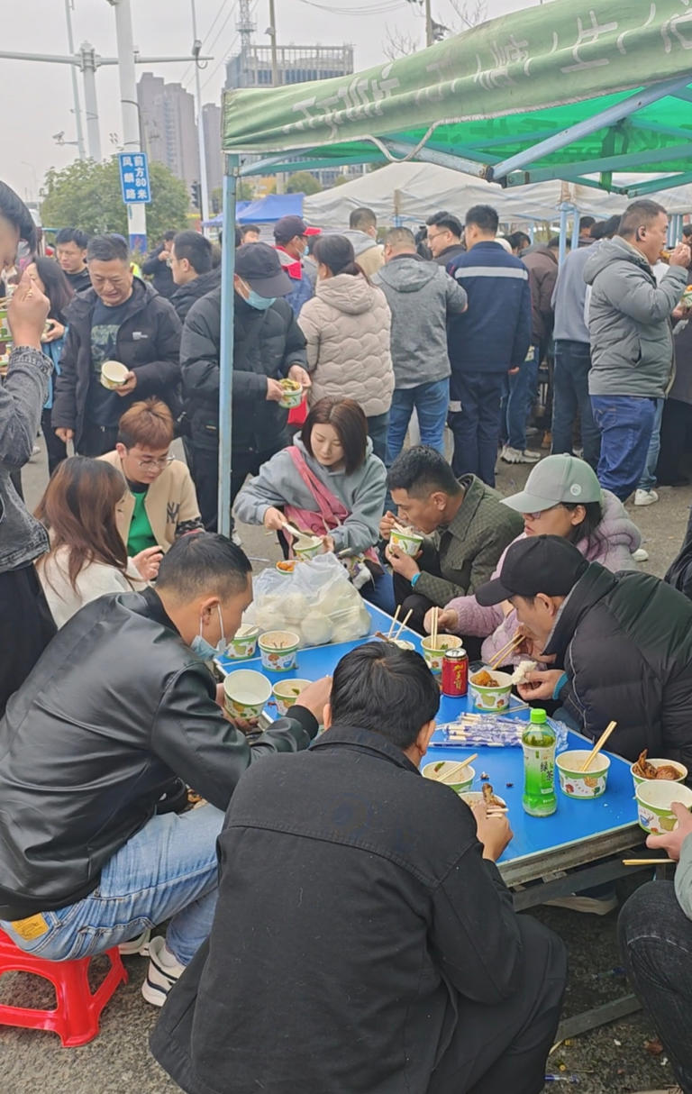10元可吃40个荤菜！能赚钱吗？合肥“盒饭姐”回应质疑：一天能挣个二三百
