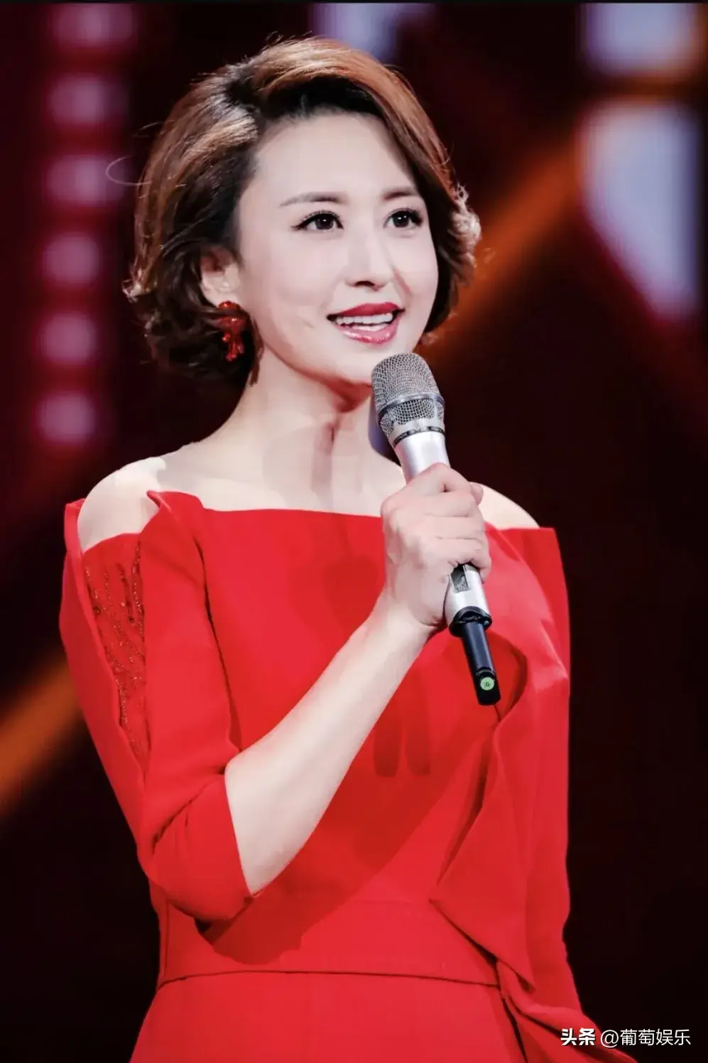 优秀的女主持人 张蕾
