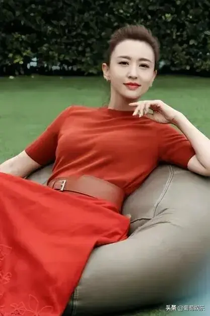 优秀的女主持人 张蕾