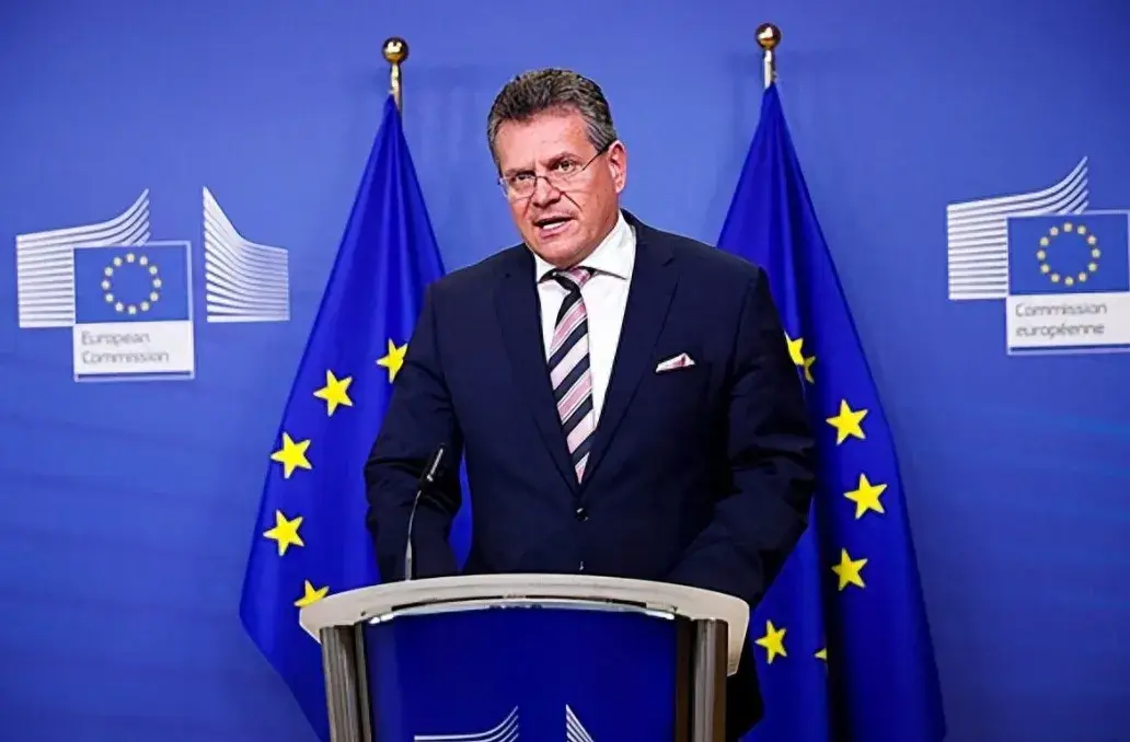 中方掀桌不谈了，眼看独角戏唱不下去，特朗普对华开“停战”条件