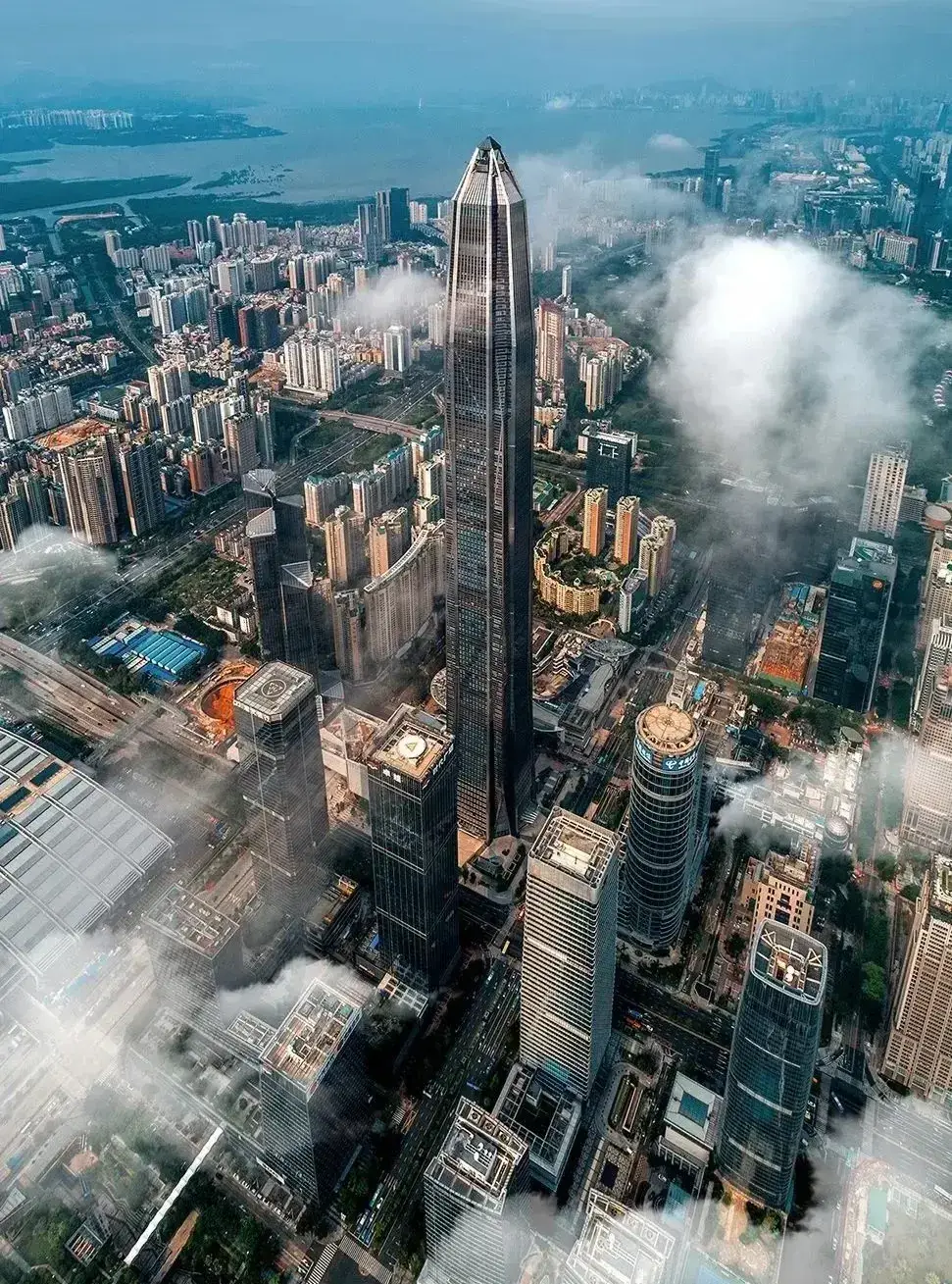 摆地摊、玩电商！第一批深圳00后，已经实现财务自由，他们有多强