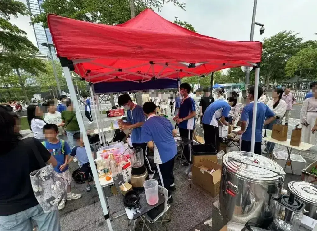 摆地摊、玩电商！第一批深圳00后，已经实现财务自由，他们有多强