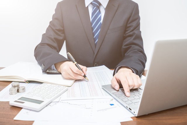 一般纳税人公司注册需要几个人?(一般纳税人需要多少注册资金)