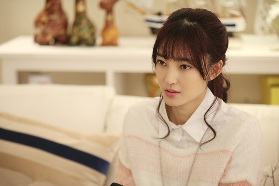 王丽坤《两生花》造型恬淡清雅