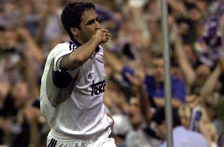 妻子马曼-桑斯是马德里一家有名的迪斯科舞厅服务生,劳尔和马曼一见