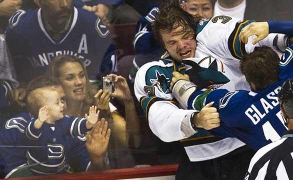 在黄鹏受重伤后,他的父亲原本异常愤怒,在今天得知中国冰球协会的处罚