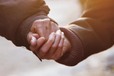 普仁医院的专家任浩进医生介绍,转院过来时,钟培许老人的生命危在旦夕