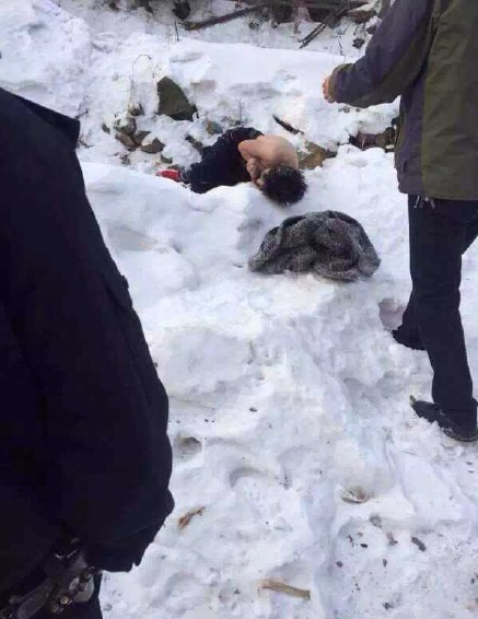 醉酒男子同学聚会后雪地冻死 以为到家脱光上衣睡觉