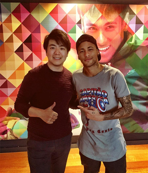 内少变身粉丝向郎朗请教弹钢琴2大巨星演绎4手联弹